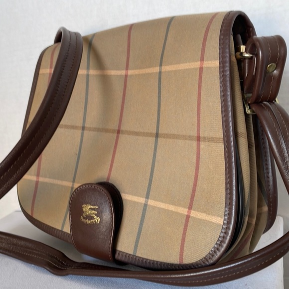 Burberry Handbags - ❌SALE❌Authentic/Vintage Crossbody Bag Burberry .